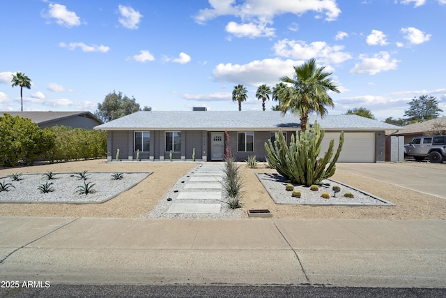 4904 E Tierra Buena Ln, Scottsdale, AZ 85254 - ranch-style house featuring driveway and a garage