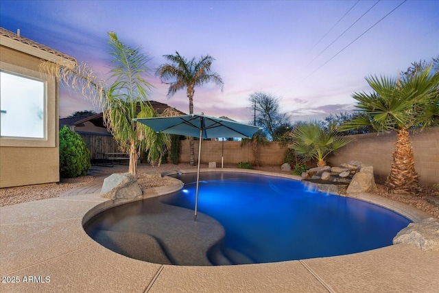 3604 E Derringer Way, Gilbert, AZ 85297 - pool at dusk with a fenced backyard