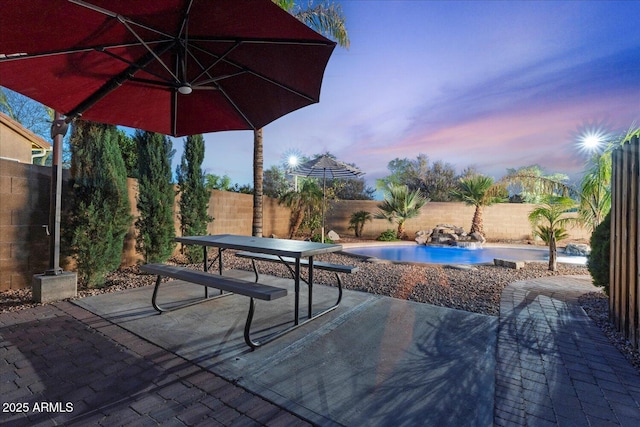 3604 E Derringer Way, Gilbert, AZ 85297 - view of patio featuring a fenced backyard and outdoor dining space