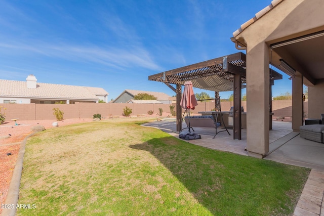 view of yard featuring a pergola, a hot tub, and a patio