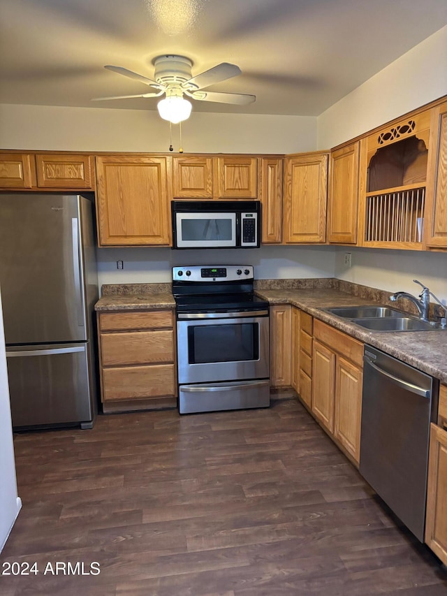 kitchen with dark hardwood / wood-style floors, ceiling fan, sink, and stainless steel appliances