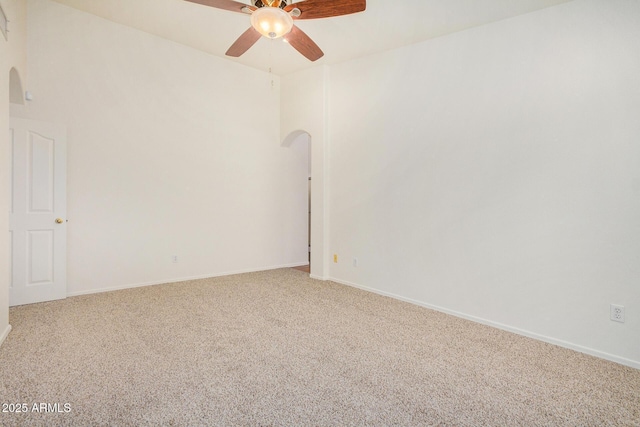 carpeted empty room featuring ceiling fan