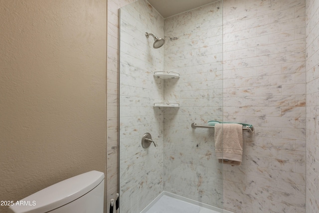 2413 E Rancho Dr, Phoenix, AZ 85016 - full bath with tiled shower and toilet