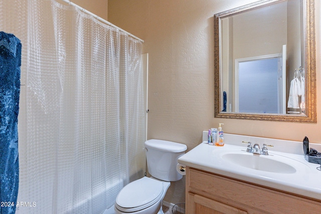 bathroom featuring a shower with curtain, vanity, and toilet