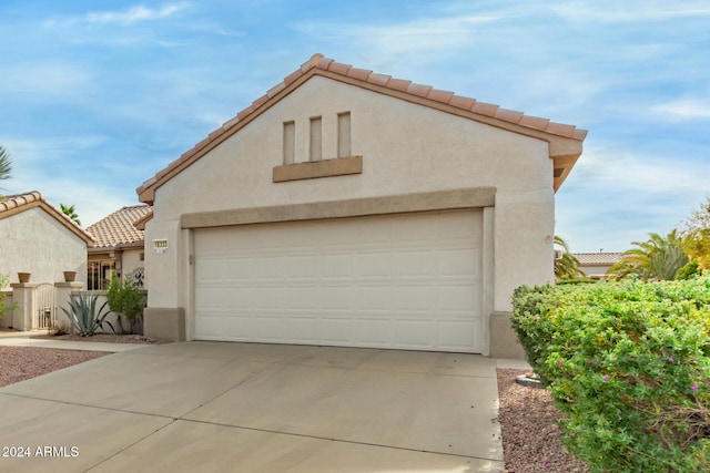 view of front facade with a garage