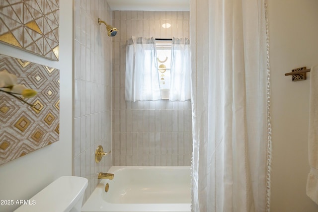 1309 W Lynwood St, Phoenix, AZ 85007 - bathroom featuring shower / bathtub combination with curtain and toilet