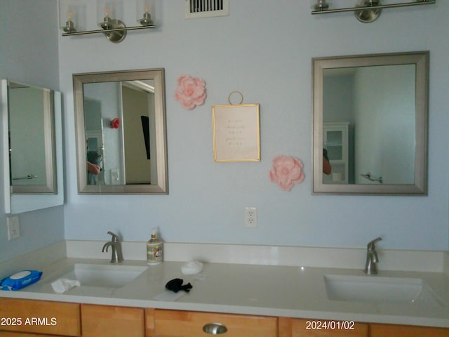 6139 E Voltaire Ave, Scottsdale, AZ 85254 - full bath featuring double vanity