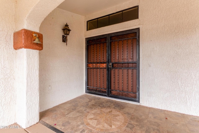 property entrance with stucco siding