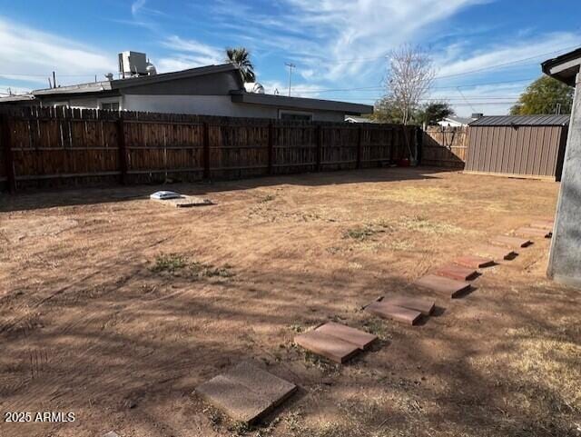 view of yard with a storage unit