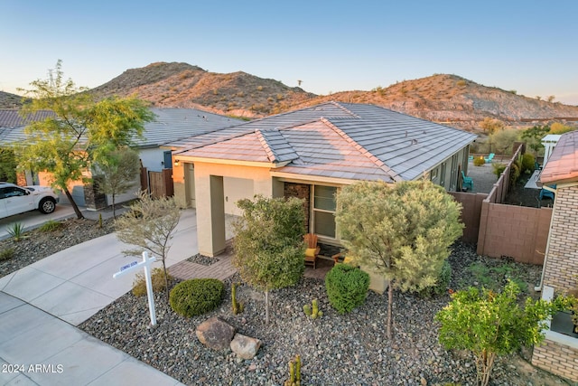 view of front of house featuring a mountain view