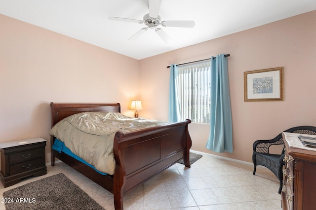 bedroom featuring ceiling fan