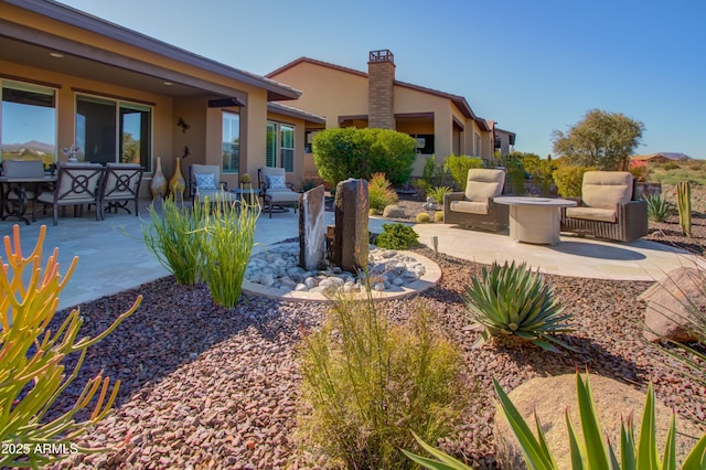 view of yard featuring an outdoor living space and a patio