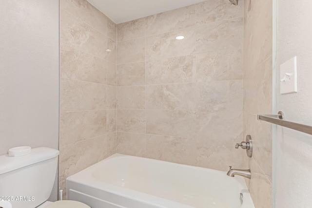 3119 W Cochise Dr Unit 111, Phoenix, AZ 85051 - full bath with toilet and washtub / shower combination