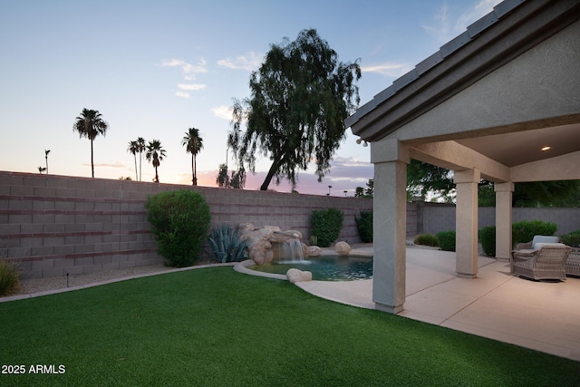 14424 N 64th Pl, Scottsdale, AZ 85254 - view of yard with a patio