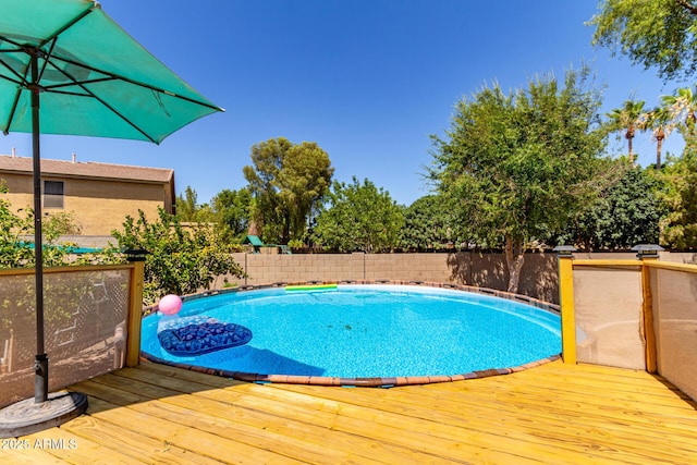 557 S Lemon Ct, Gilbert, AZ 85296 - view of swimming pool featuring a wooden deck and a fenced backyard