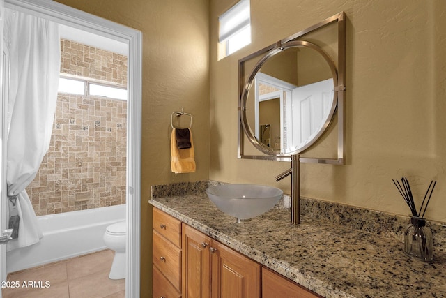 13827 N Mesquite Ln, Fountain Hills, AZ 85268 - full bathroom featuring a textured wall, tile patterned floors, vanity, and toilet