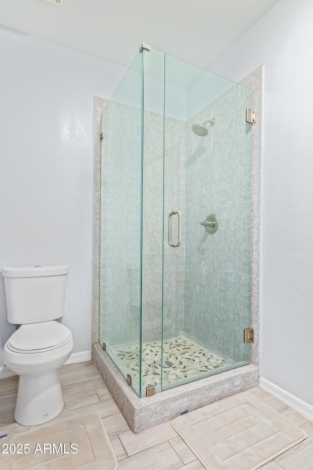 1442 W Laurel Ave, Gilbert, AZ 85233 - full bath featuring toilet, a shower stall, and baseboards