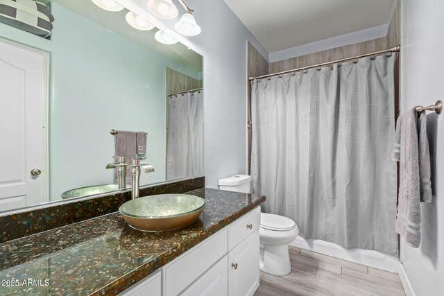 1442 W Laurel Ave, Gilbert, AZ 85233 - bathroom featuring vanity, toilet, a shower with curtain, and wood finished floors