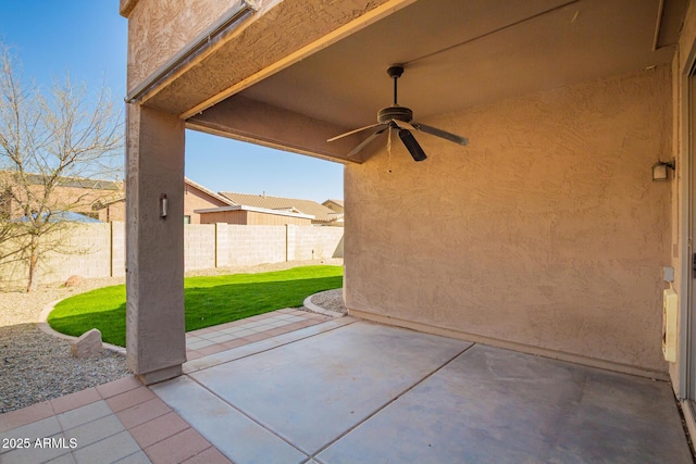 view of patio featuring a fenced backyard and a ceiling fan