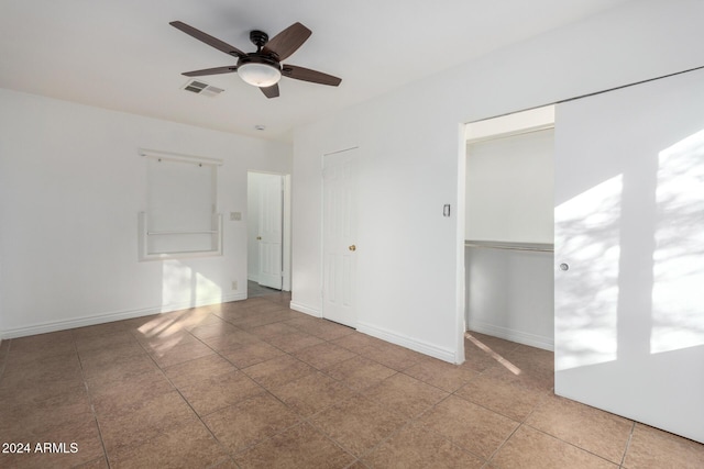 unfurnished bedroom featuring ceiling fan