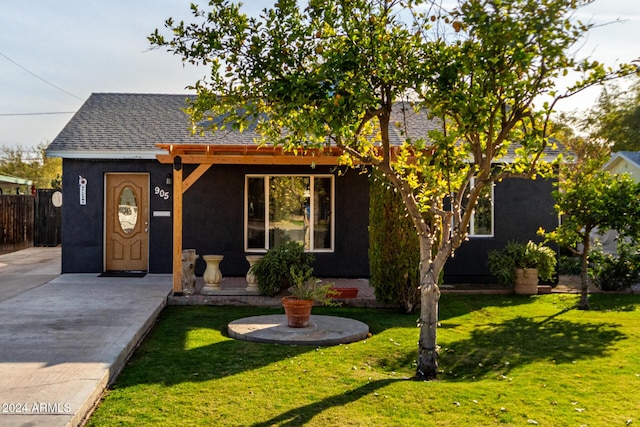 view of front of house with a front yard