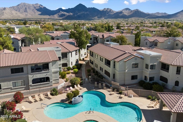 birds eye view of property featuring a residential view and a mountain view