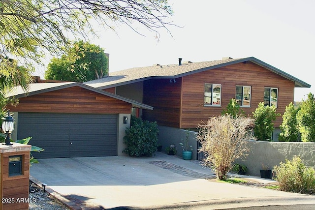 view of front facade featuring a garage