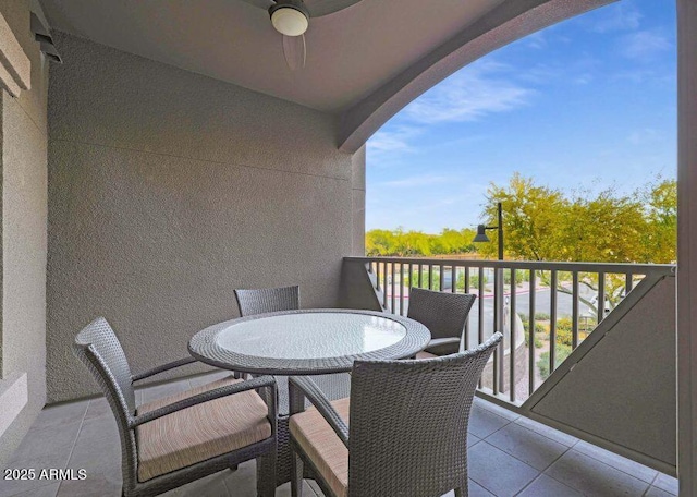 balcony featuring ceiling fan