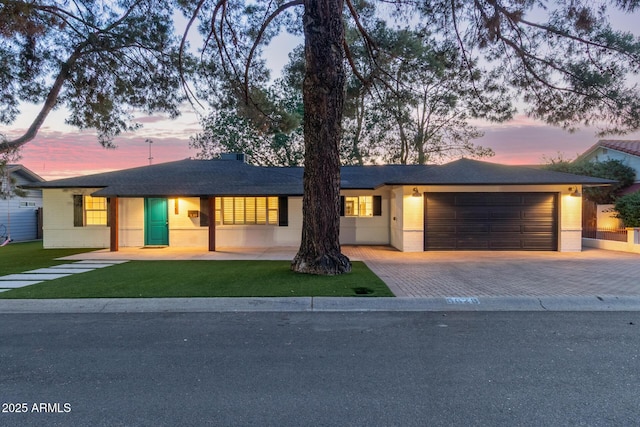 6628 N 2nd Ave, Phoenix, AZ 85013 - ranch-style house with driveway, a garage, a front yard, and roof with shingles