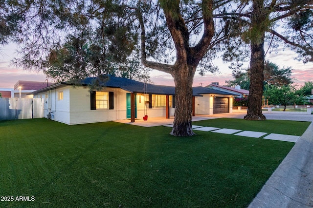 6628 N 2nd Ave, Phoenix, AZ 85013 - ranch-style home featuring driveway and a garage