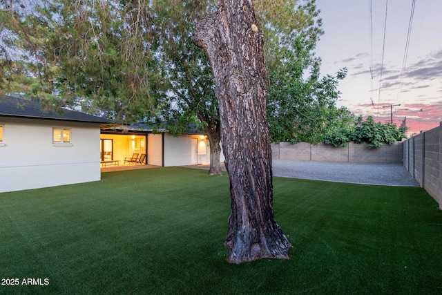 6628 N 2nd Ave, Phoenix, AZ 85013 - view of yard with a patio area