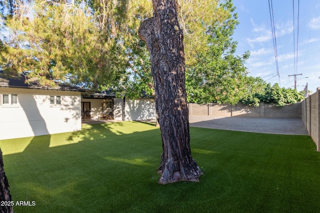 6628 N 2nd Ave, Phoenix, AZ 85013 - view of yard with a patio