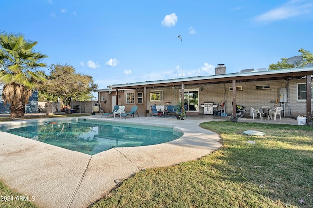 view of swimming pool featuring a grill, ceiling fan, a yard, and a patio