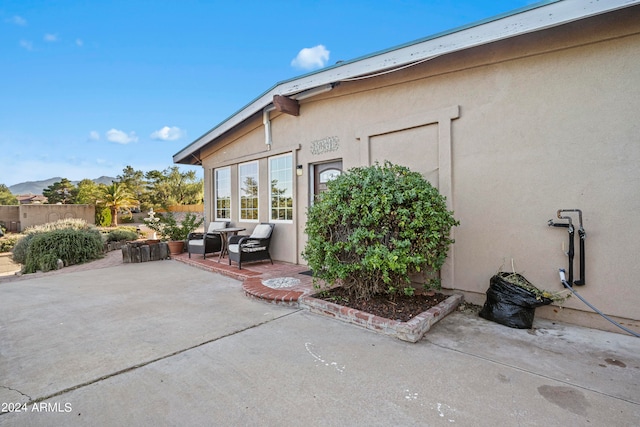 view of patio featuring an outdoor hangout area