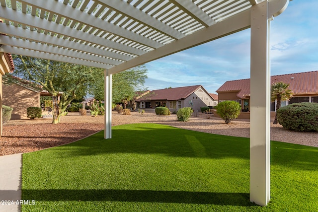 view of yard featuring a pergola