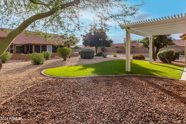 view of yard featuring a pergola