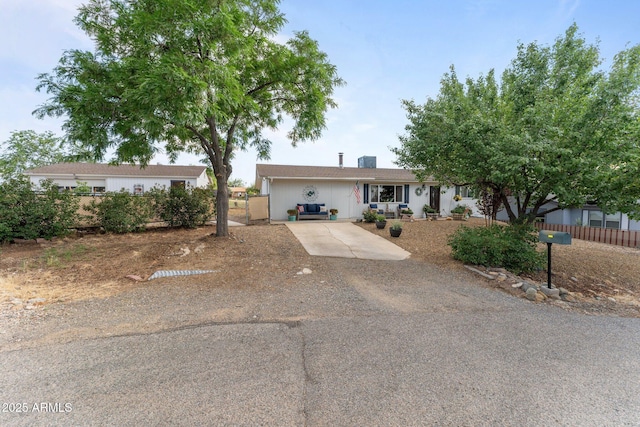 6289 E Duchess Dr, Prescott Valley, AZ 86314 - ranch-style house featuring driveway