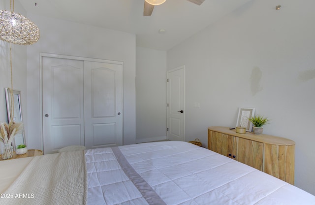bedroom with a ceiling fan and a closet
