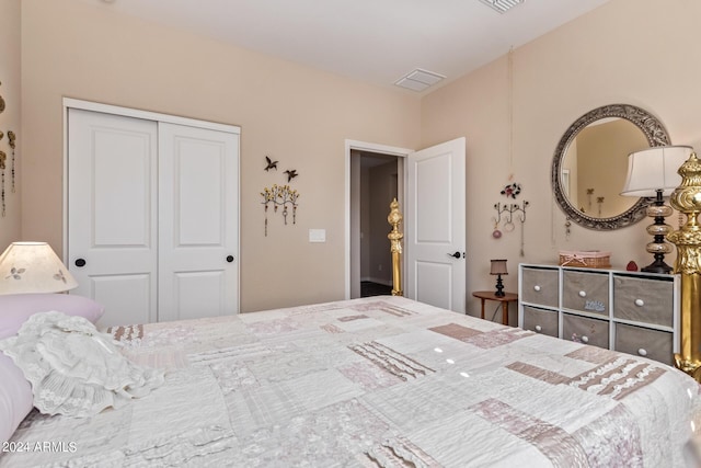 42915 W Kingfisher Dr, Maricopa, AZ 85138 - bedroom with visible vents and a closet