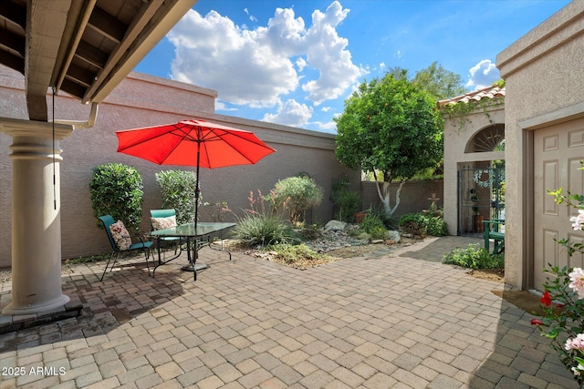 7565 N Via De La Siesta, Scottsdale, AZ 85258 - view of patio / terrace with outdoor dining area and fence