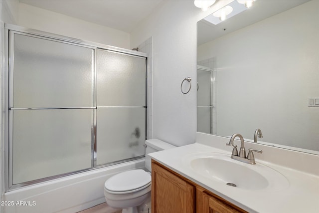 7565 N Via De La Siesta, Scottsdale, AZ 85258 - bathroom featuring toilet, vanity, and enclosed tub / shower combo