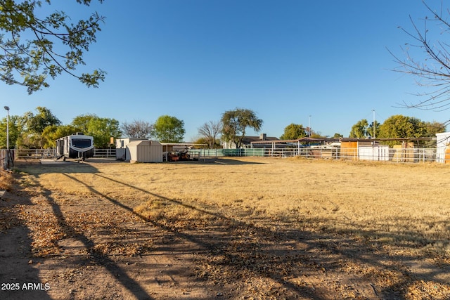 view of yard featuring an outbuilding