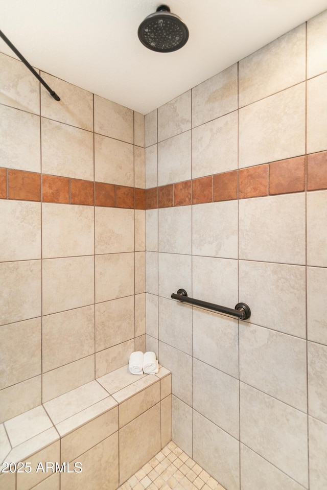 bathroom featuring a tile shower