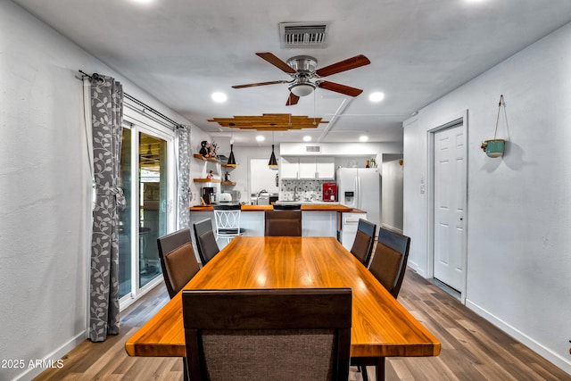 8116 N 55th Dr, Glendale, AZ 85302 - dining space featuring dark wood-style floors, ceiling fan, and recessed lighting