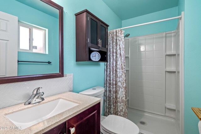 8116 N 55th Dr, Glendale, AZ 85302 - full bathroom featuring vanity and curtained shower