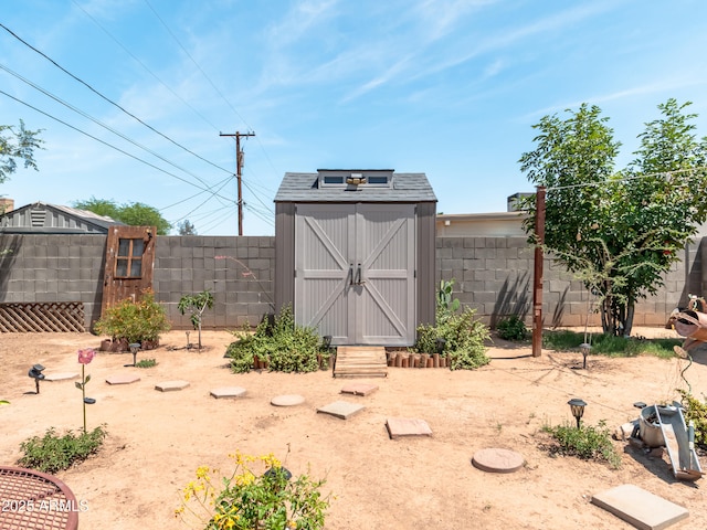 8116 N 55th Dr, Glendale, AZ 85302 - view of shed featuring a fenced backyard