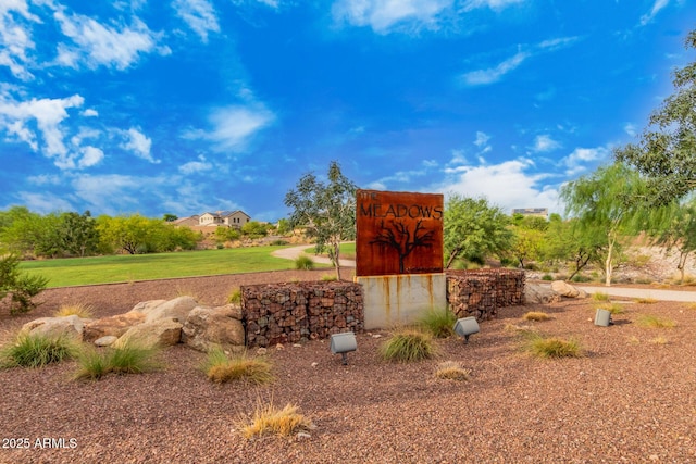 view of community / neighborhood sign