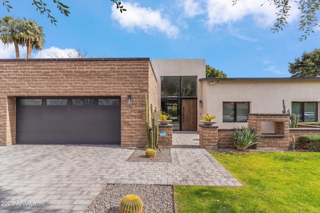 view of front of property featuring a garage and a front yard