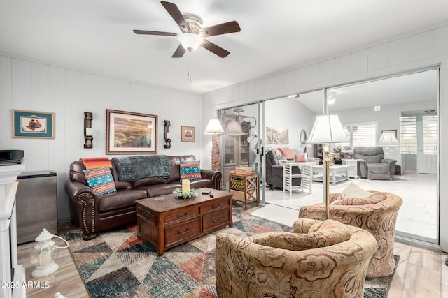 living room featuring light wood-style flooring and ceiling fan