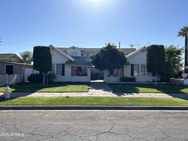 view of front of house featuring a front yard